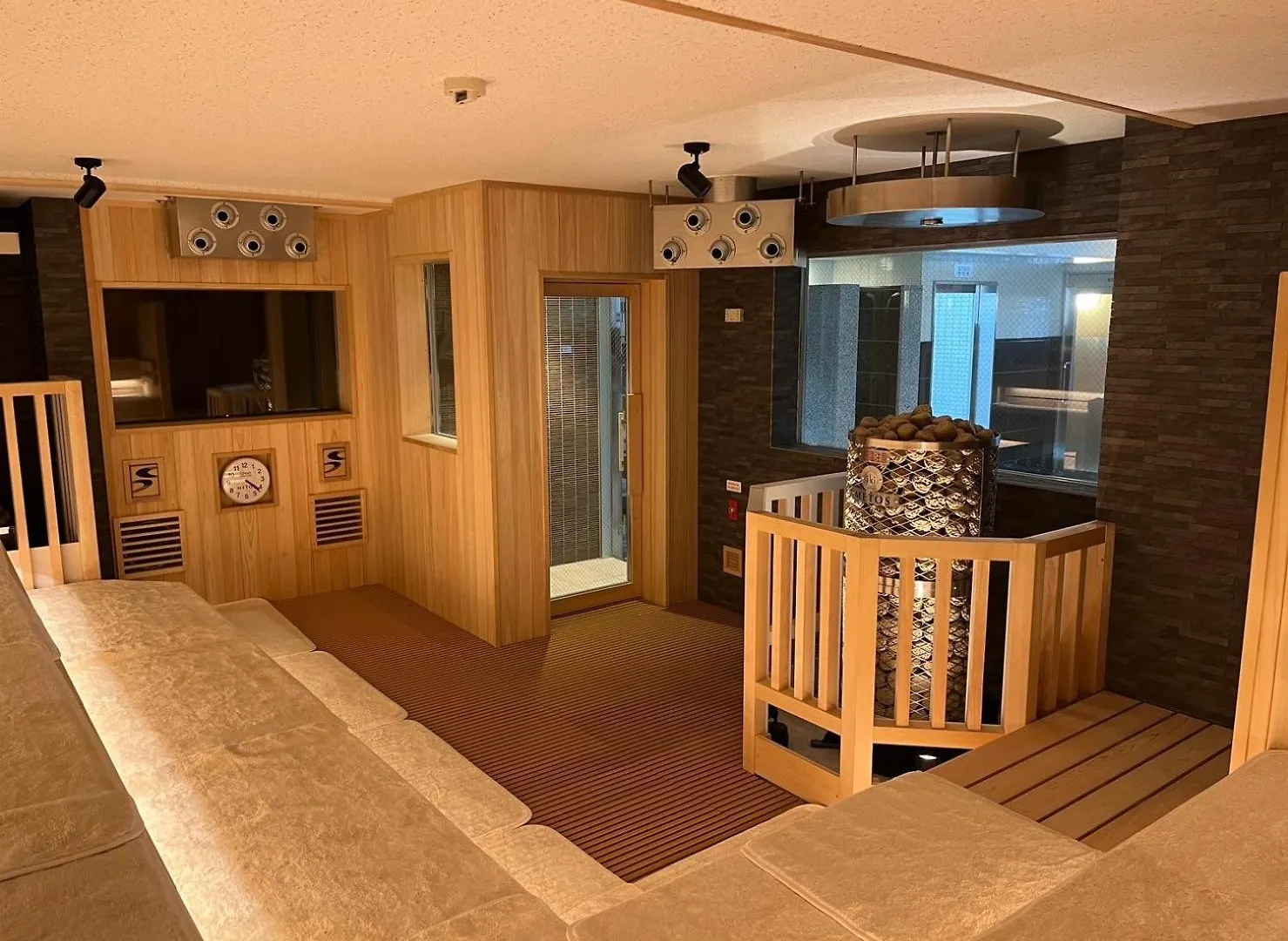 Sauna & Capsule Hotel Rumor Plaza Киото Япония